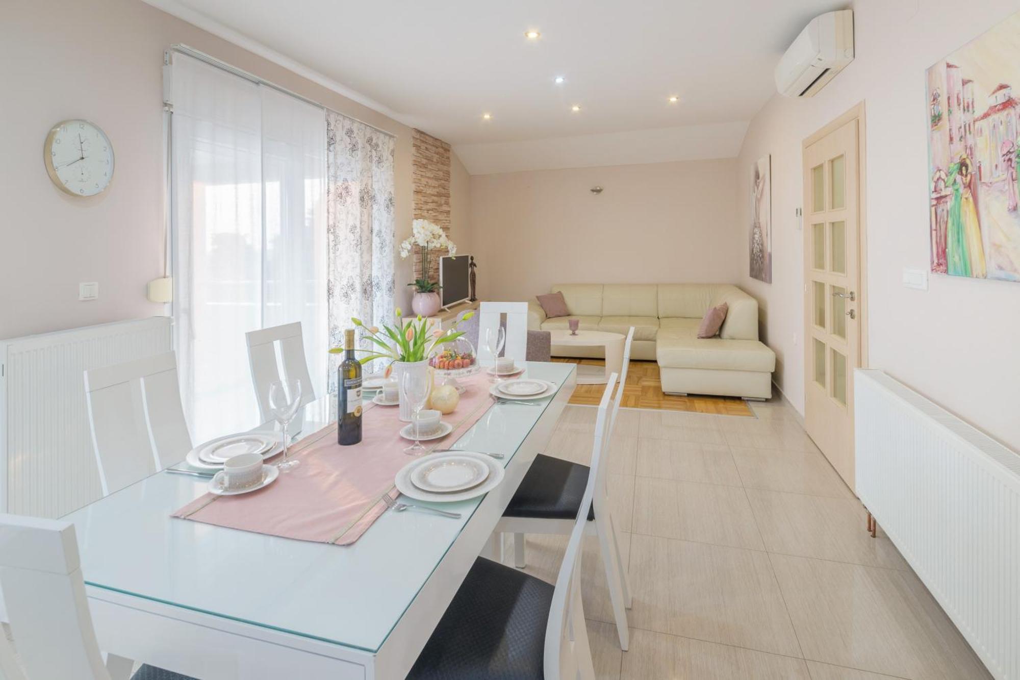 Turta Apartment *